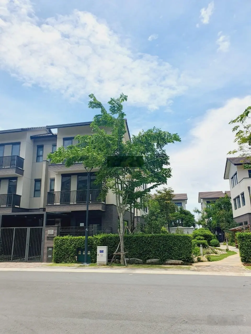 Cần bán nhà phố 1 trệt 2 lầu giá 3.7 tỷ. LH Ms Tâm Nam Long