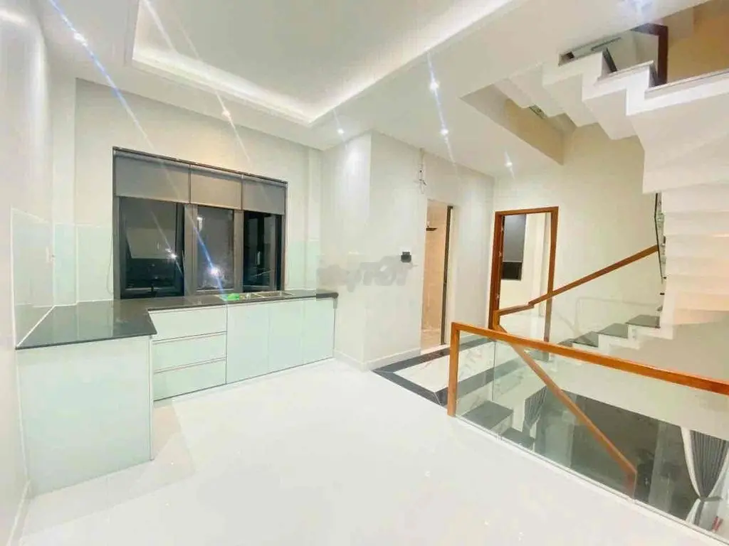 Bán gấp nhà 4 tấm 5x10m đường rộng 6m xe tải Lê Đức Thọ