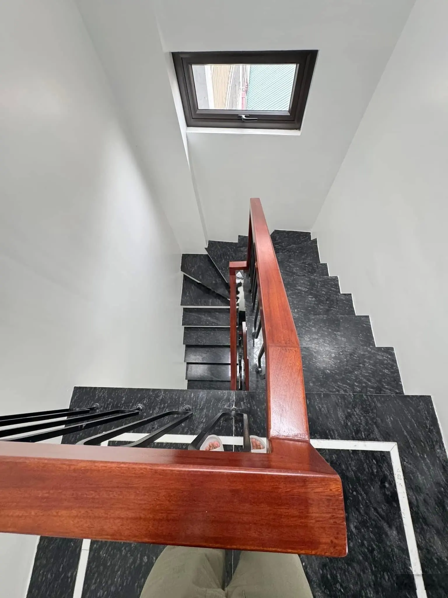Hồ tây - lạc long quân nhà 7 tầng thang máy thông sàn ô tô 7 chỗ vào nhà