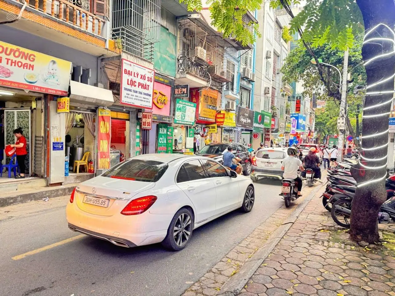 Bán nhà mặt phố Doãn Kế Thiện, vỉa hè, kinh doanh, 2 mặt thoáng, giá đầu tư MT 5m, 21.5 tỷ