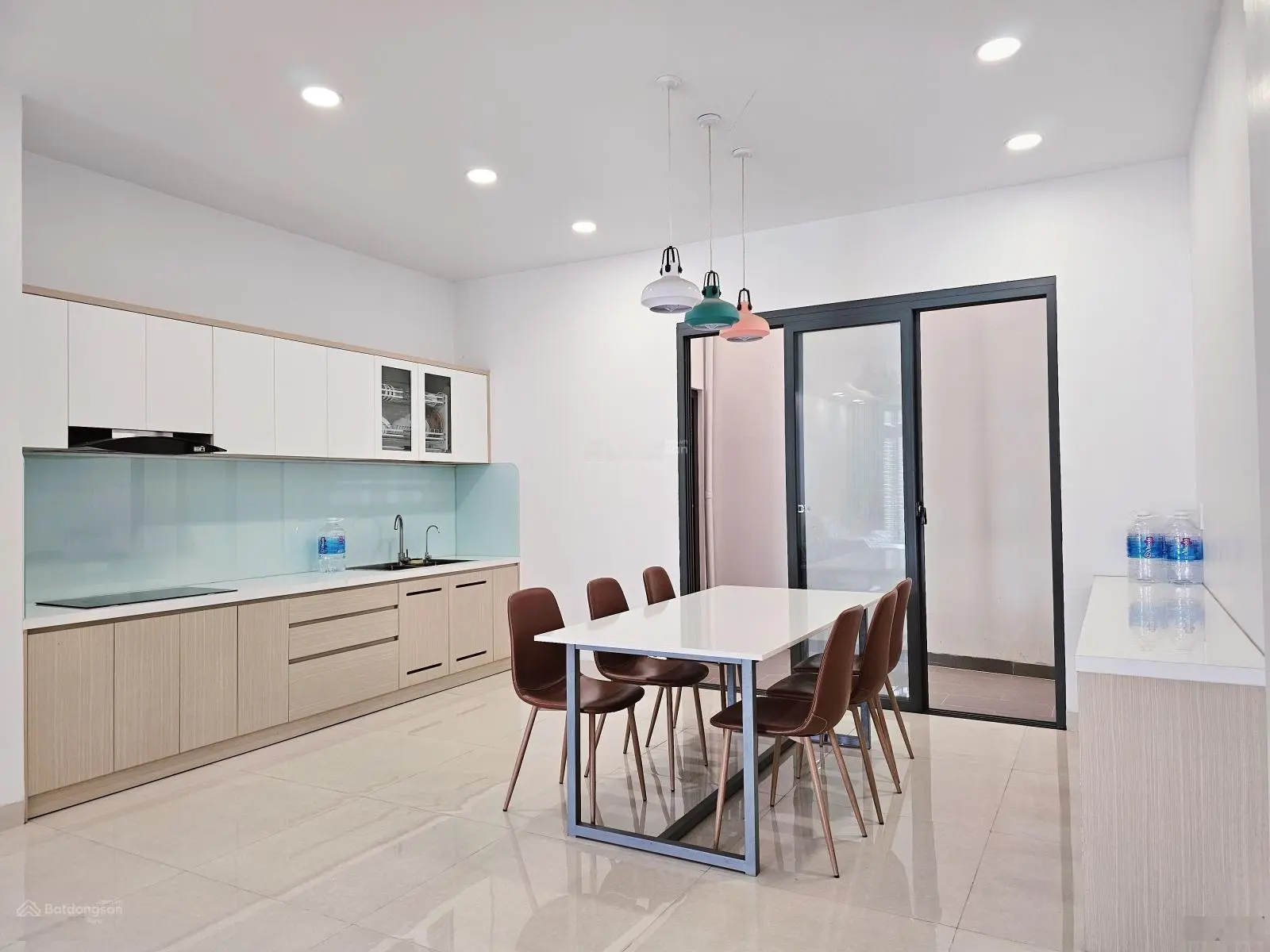 Nhà mới đẹp vào ở ngay, Hoàn công đầy đủ, Hẻm xe hơi gần Lê Văn Việt, 6.6 Tỷ