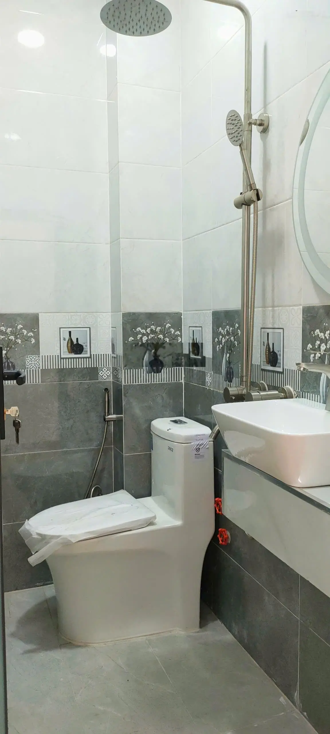 Bán nhà Đình Phong Phú, Q9. DTSD: 86.6m2, 2lầu, SHR, nở hậu, 3PN, nhà mới, nhỉnh 4 tỷ