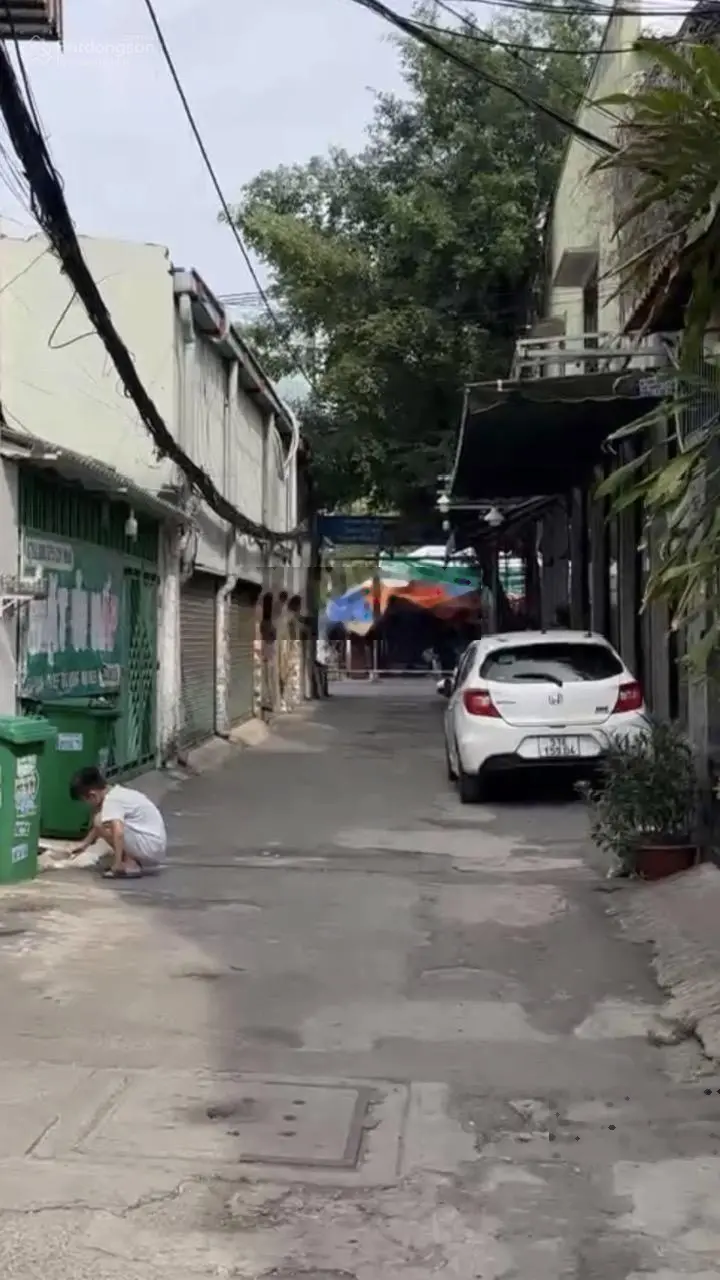 Chính chủ. Nhà 1 trệt 1 lững 2 lầu sân thượng. Hẻm 1 xẹt Lê Văn Thọ P11 GV . Đối diện CV Làng Hoa