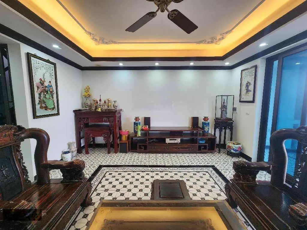 Chính chủ bán nhà mặt phố Ngô gia tự DT114m, nhà 5 tầng, MT 6m, vị trí kinh doanh, vỉa hè, sầm uất
