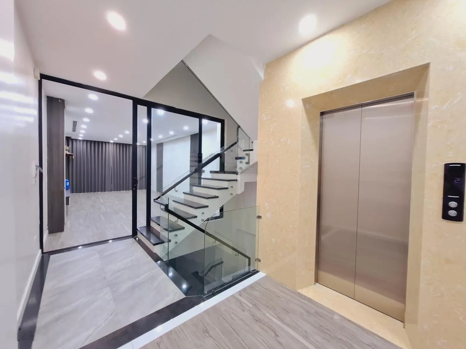 Mặt phố kđt văn quán thang máy- kinh doanh văn phòng nhỉnh 20tỷ