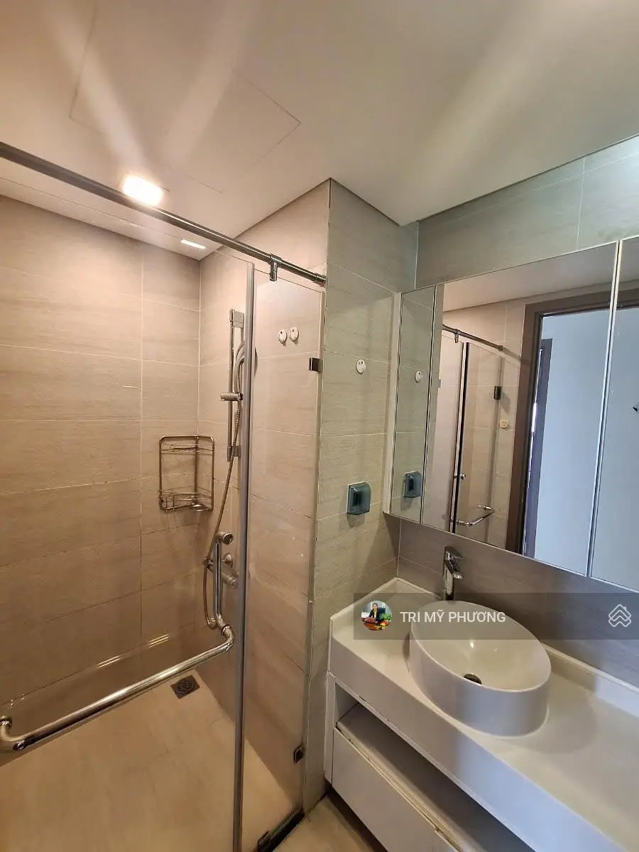 Độc quyền căn 3PN, giá mua bán siêu hời, 116m2, tầng cao, có nội thất, Vinhome Central Park.