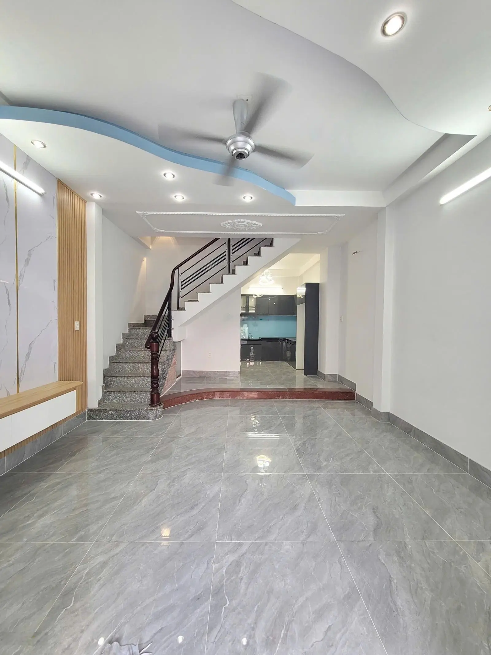 Nhà 2 lầu, 5x12m, 3.35 tỷ, Dĩ An, đường 10m thông, Ra BigC 900m, Khu dân cư văn minh, SHR