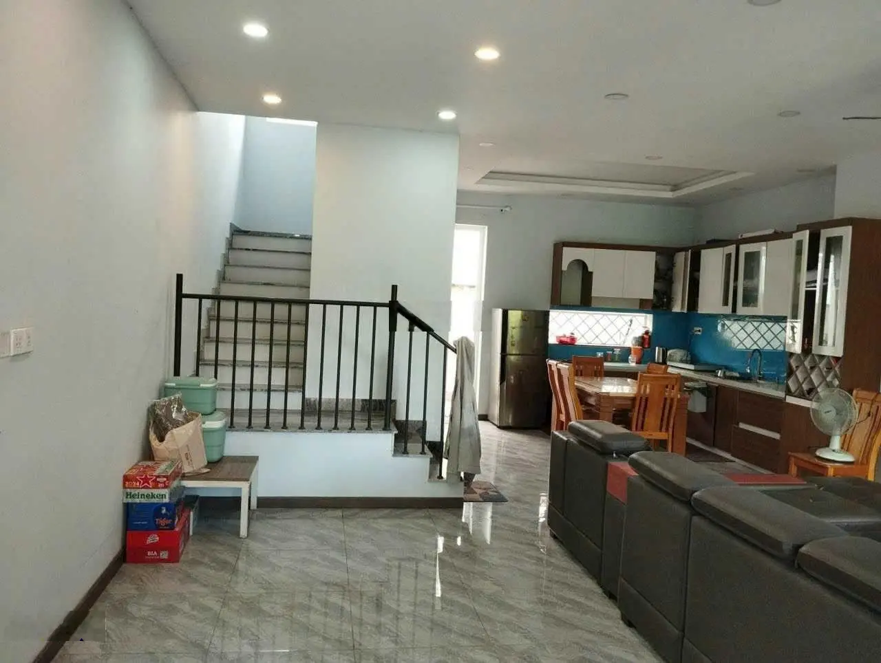 Bán nhà trệt 2 lầu KDC Phú Hữu Tp. Thủ Đức, DT 90m2 4pn đường 8m, giá 6.6 tỷ hạ còn 6.2 tỷ chốt