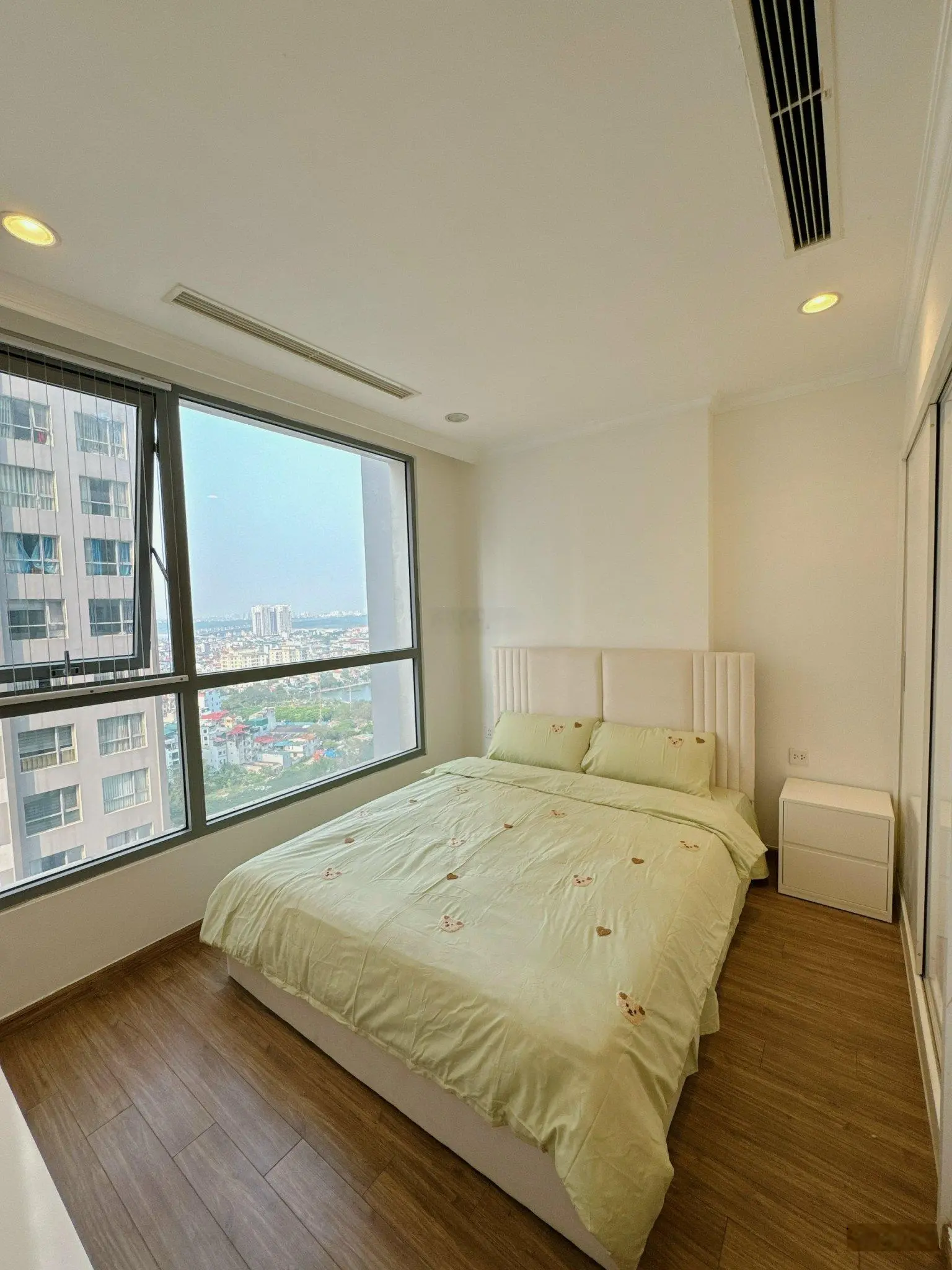 NHÀ ĐẸP NHƯ HÌNH 100%! Căn hộ 2 ngủ 73m2 FULL ĐỒ ĐẸP-SẴN SỔ tầng trung giá 6.7 tỷ tại Times City