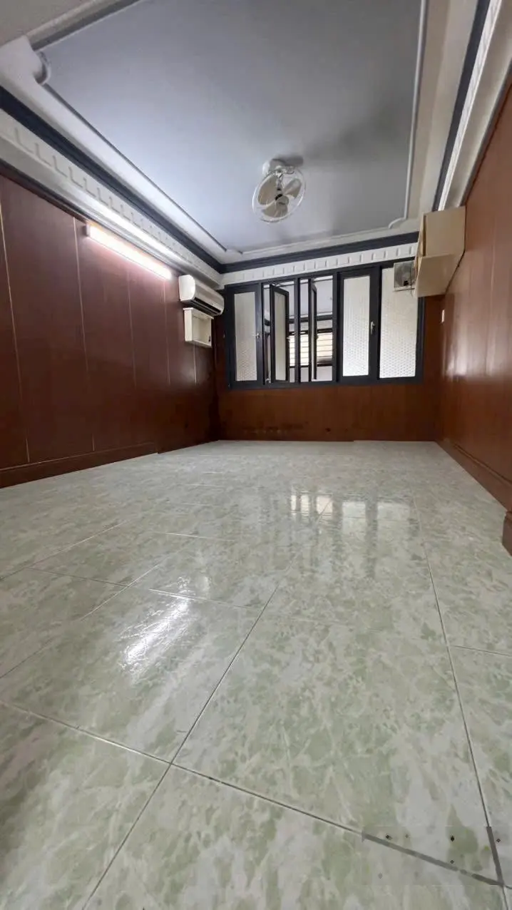 Nhà bán hẻm thẳng 1/ sau lưng MT Nguyễn Tiểu La, P8, Q10. DTSD 83.5m2. Nhà mới 4 tầng. Giá 5.8 tỷ