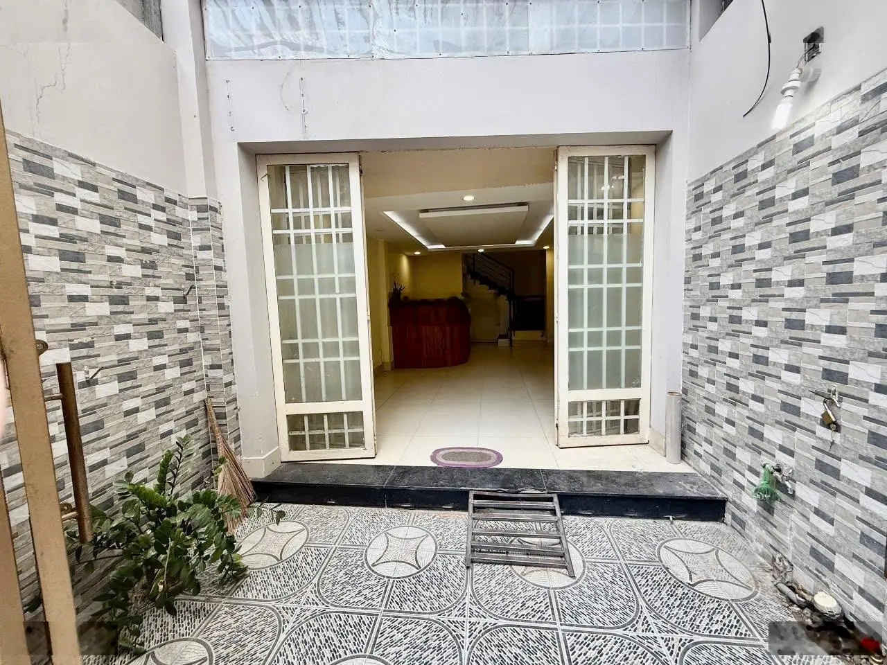 Bán nhà đẹp to HXH khu Điện Biên Phủ giáp Q1 - SHR. Giá quá tốt
