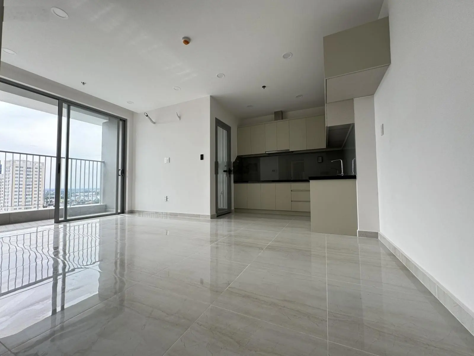 Bán nhanh căn hộ Happy One Central 2PN view thành phố giảm mạnh chỉ còn 2.45tỷ. LH 0888 728 *** Ms Tú