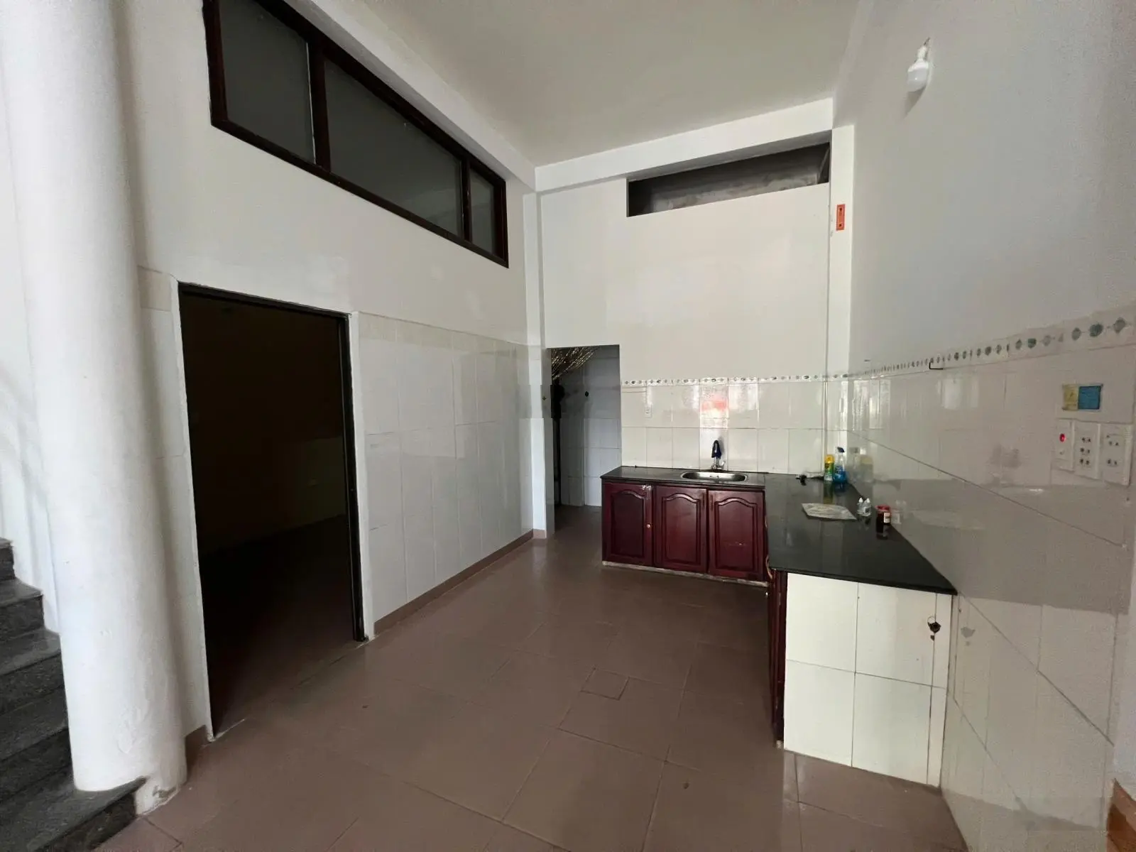 Nắm chủ, giữ khoá cửa nhà mặt tiền Lưu Quang Thuận, hướng Đông mát mẻ Vị trí sầm uất gần phố tây