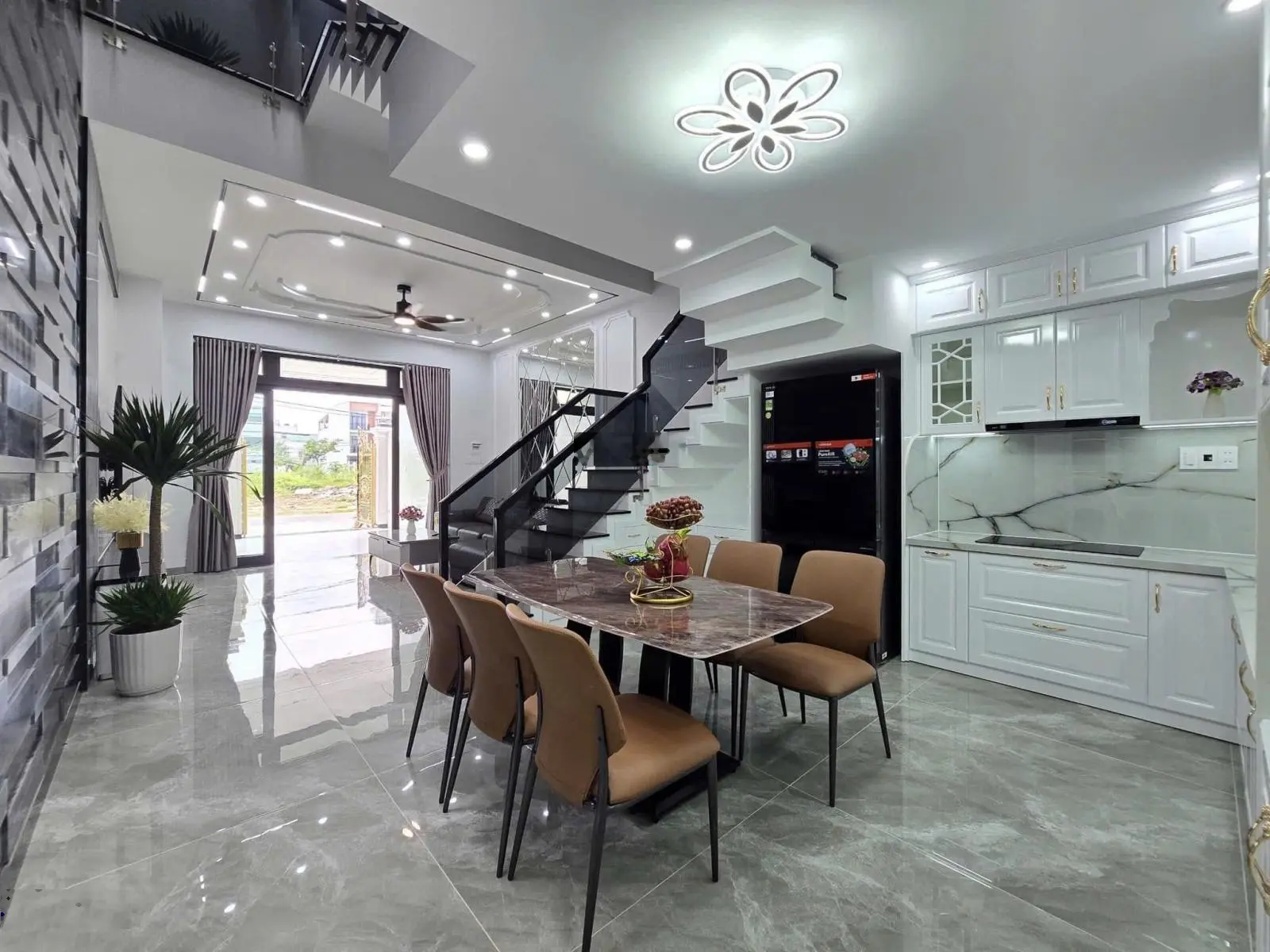 (Sổ rẻ) cần bán gấp nhà, Bình Chánh, DT 95m2, 1T 1L, 5PN, đang cho thuê 10tr/1tháng, SHR