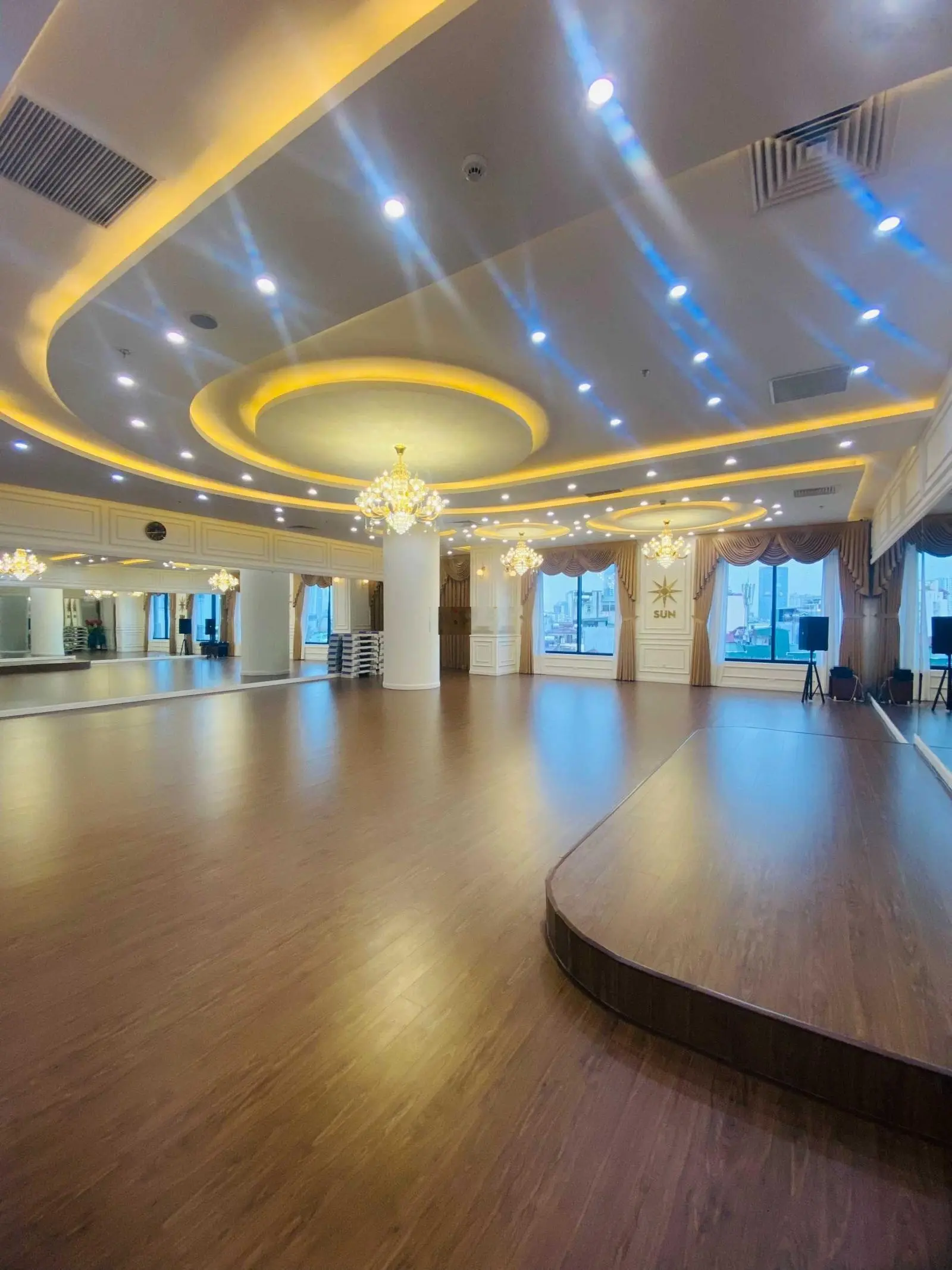 Chính chủ bán căn penthouse đẹp Đông tứ mệnh giá 3X tỷ. LH: 0987 975 ***