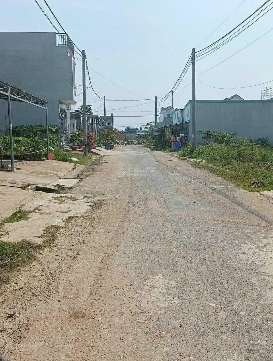 Tôi bán gấp nhà trọ 100m2 đường Bùi Thị He thị trấn Củ Chi gần KCN Tây Bắc giá 1tỷ250 sổ hồng riêng