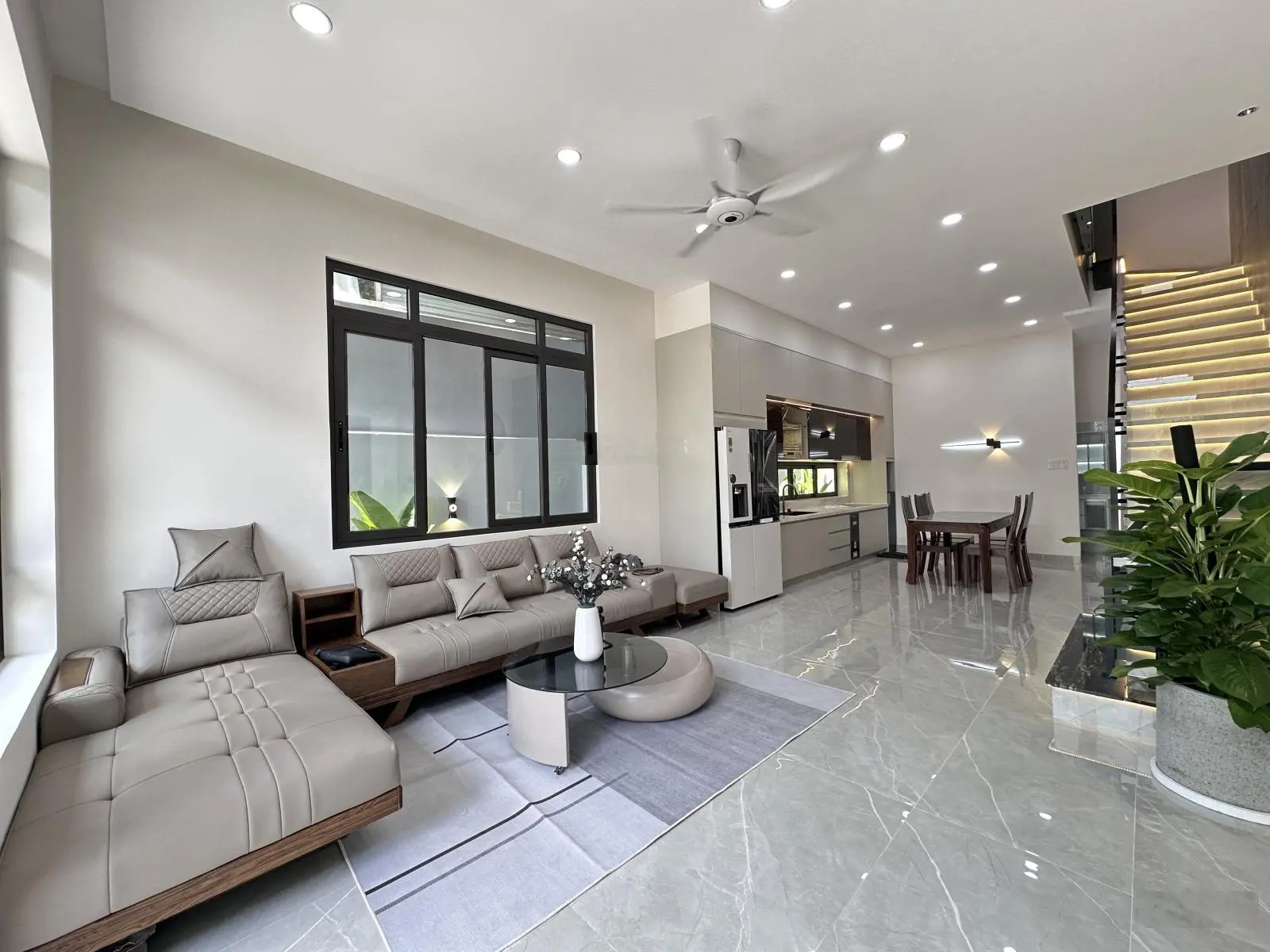 Bán nhà đẹp phường 5 nội thất cao cấp đường ô tô