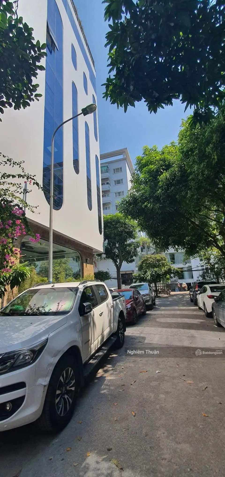 Bán gấp Toà văn phòng thông minh, Quận Cầu Giấy, HN. Lô góc 3 thoáng. 188m2, 9 tầng. Giá tốt.