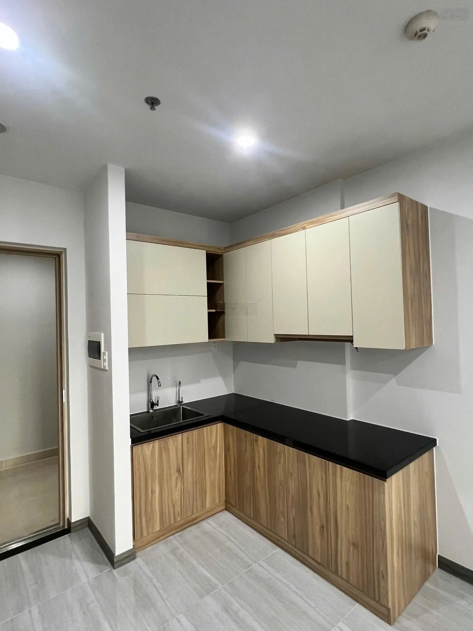 Chính chủ cần tiền bán ngay căn 2pn/2wc hướng Nam lỗ 150tr giá 2ty050, LH 0907 035 ***