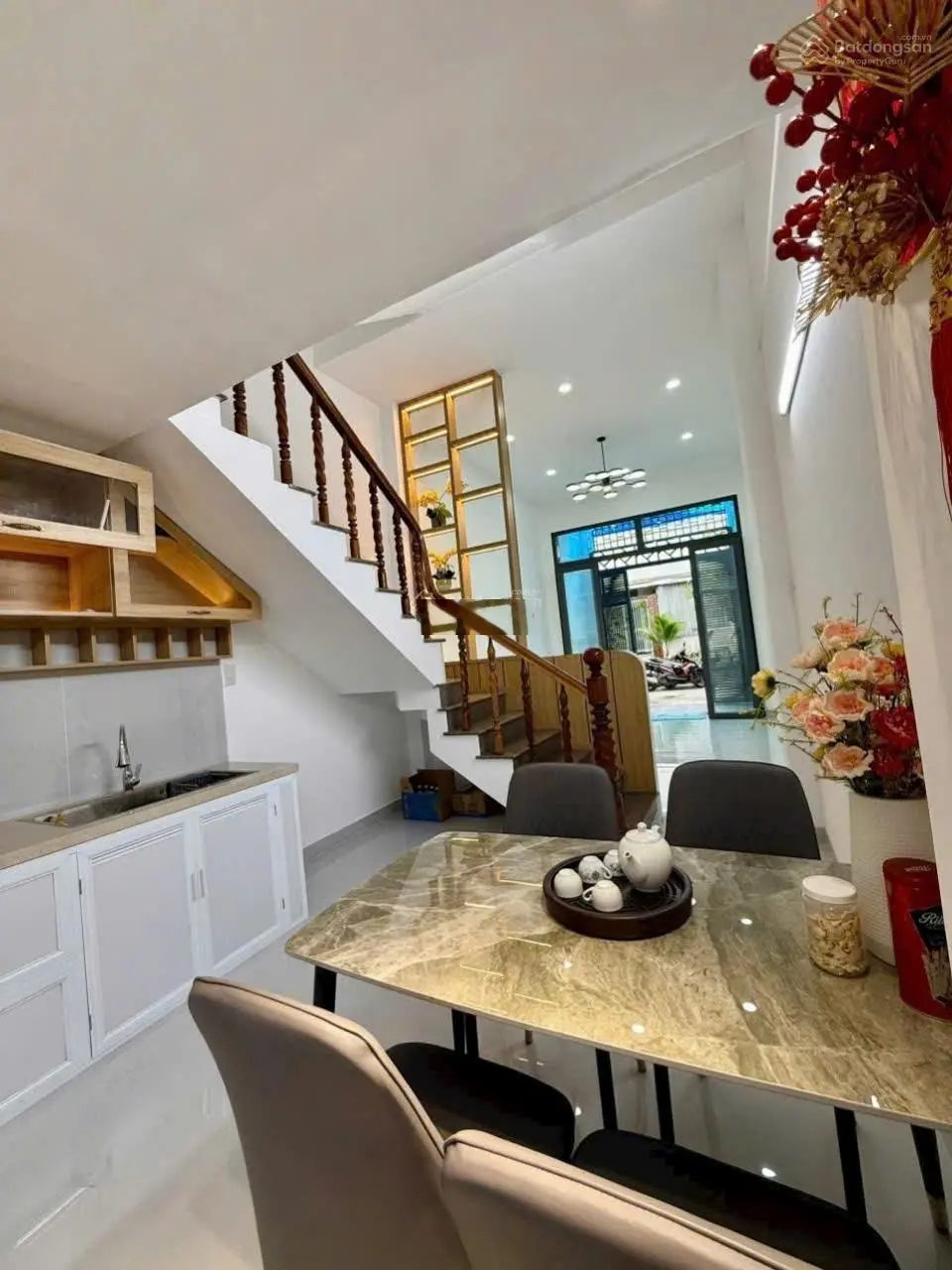 Bán nhà đẹp đường oto gần vòng xoay Hoàng Diệu, gần biển Trần Phú, Nha Trang giá 5.7ty