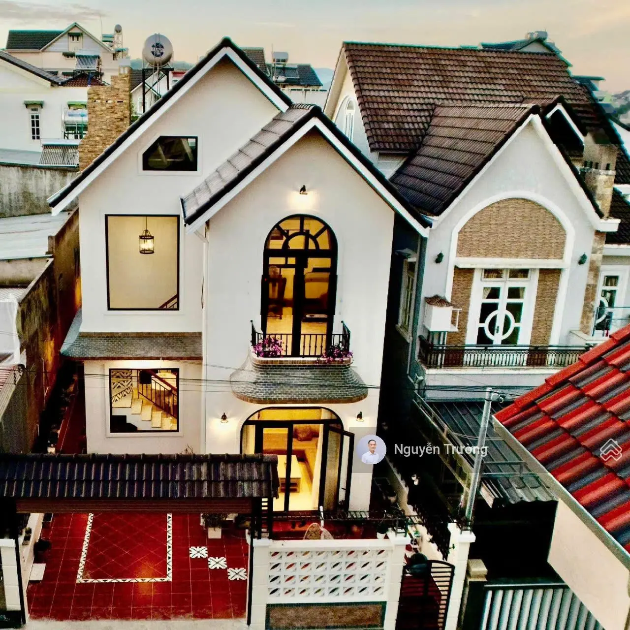 Villa siêu đẹp 4 phòng ngủ xây theo kiến trúc hiện đại full nội thất, gần TT thành phố