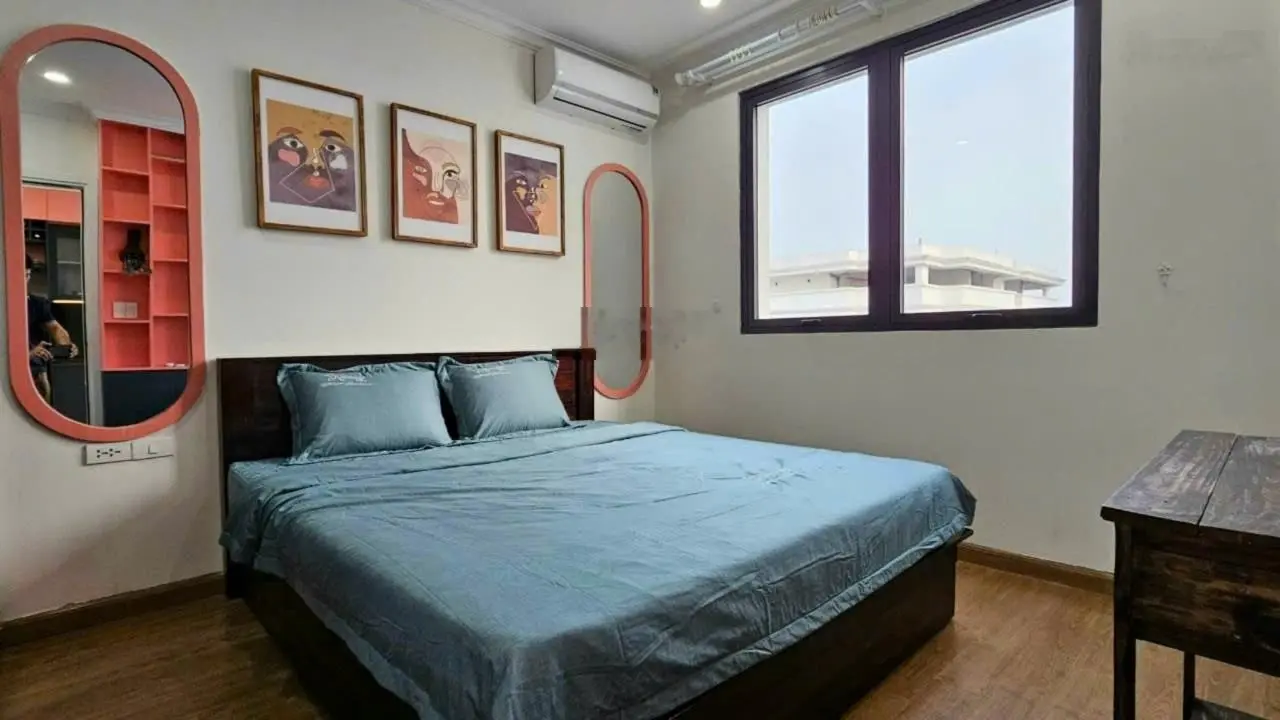 Bán nhanh gấp ai nhanh thì còn căn hộ 2 ngủ BC Đông Nam hiếm tại tòa Goldenland Nguyễn Trãi, sổ đỏ