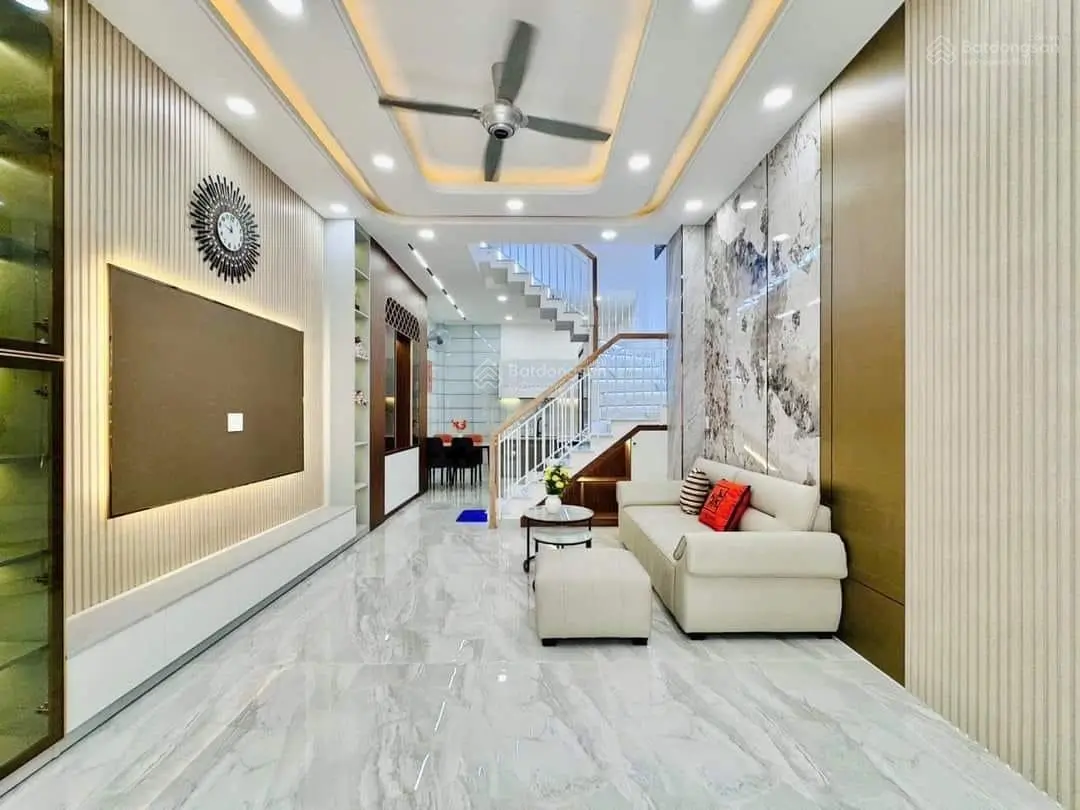 Dọn vào ở ngay nhà Chiêu Anh Các, Phường 5, quận 5 cần bán - Giá:4tỷ880/63m2. 2 tầng có sân thượng
