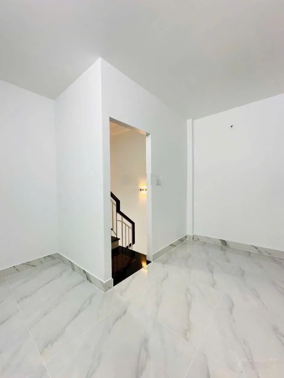 Cần tiền bán gấp nhà hẻm xe hơi Hoa Lan, Phường 7, Phú Nhuận. Giá chỉ 4,4 tỷ. 0906 806 *** Thuý Ngân