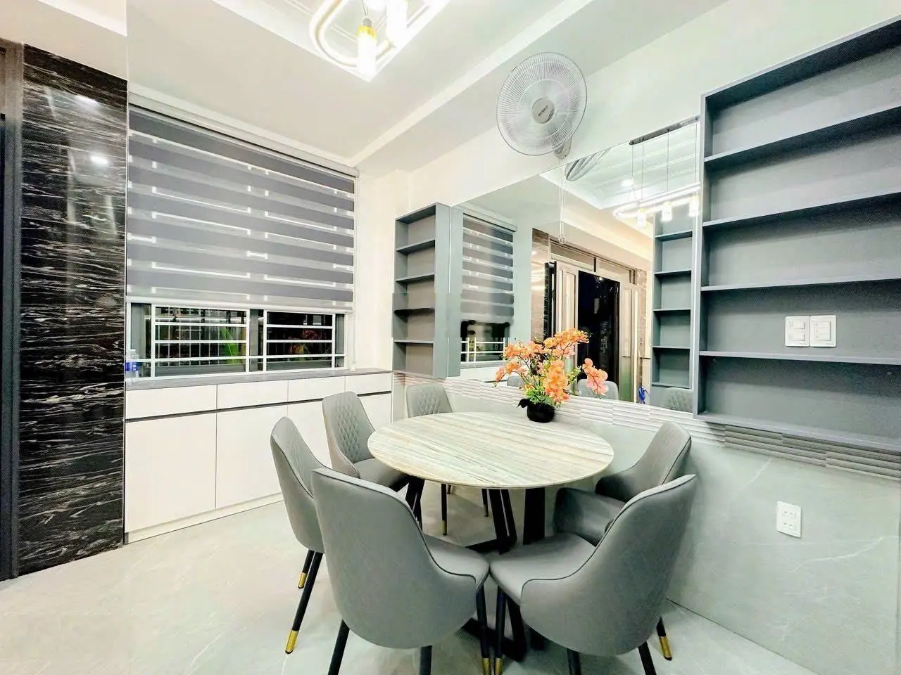 Bán Nhà đẹp y hình 1trệt, 1lầu, 2PN 4,65 tỷ hẻm xe hơi 1422 đ.Huỳnh Tấn Phát, phường Phú Mỹ, Quận 7