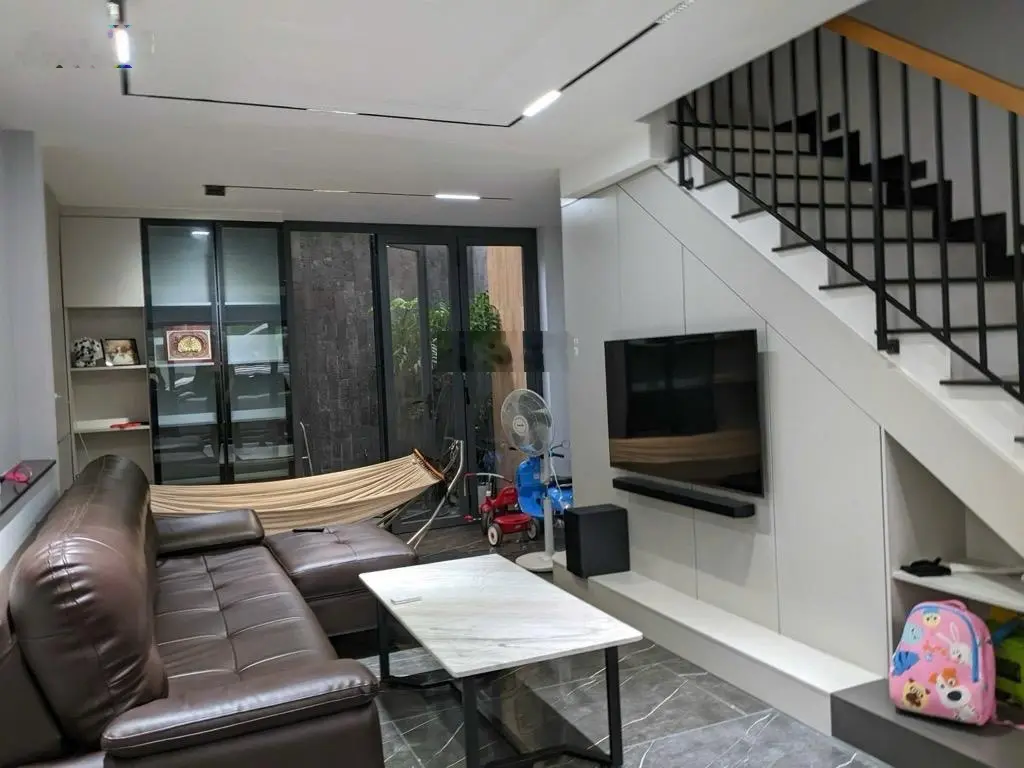 Nhà mới ở ngay sân xe hơi rộng full nội thất 1 tỷ đường Bưng Ông Thoàn, Phú Hữu, Thủ Đức