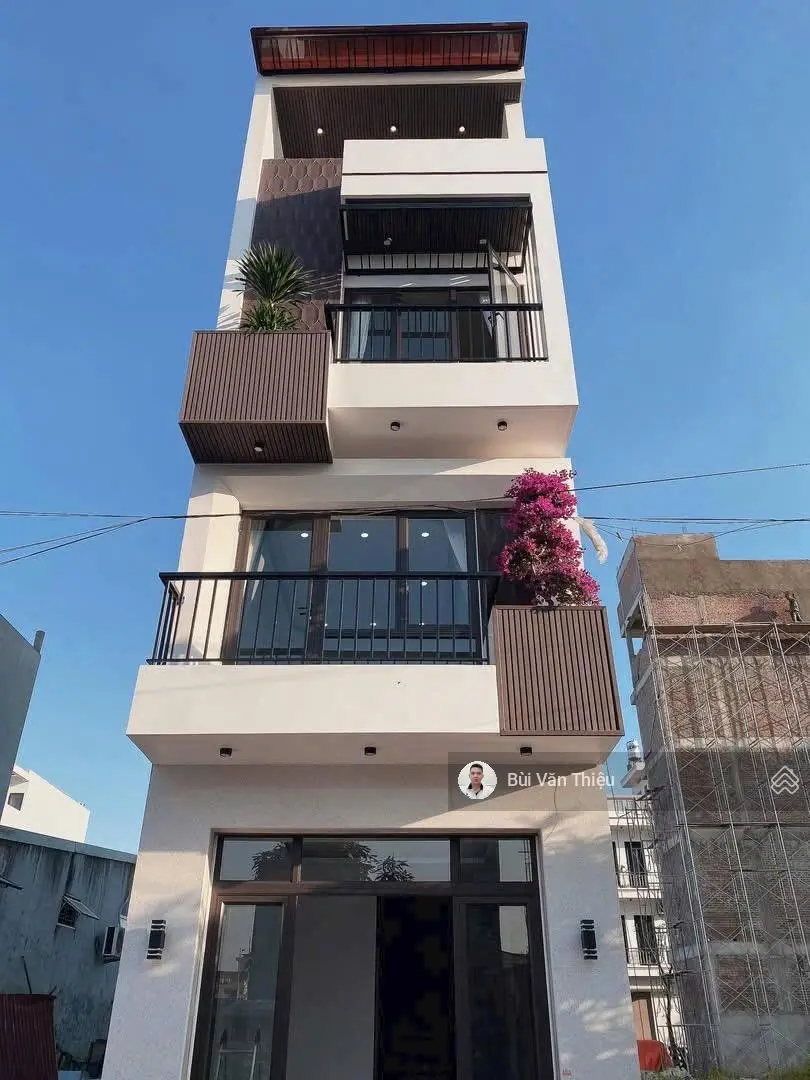 Mặt đường Nguyễn Tất Tố , vị trí cực đẹp để kinh doanh