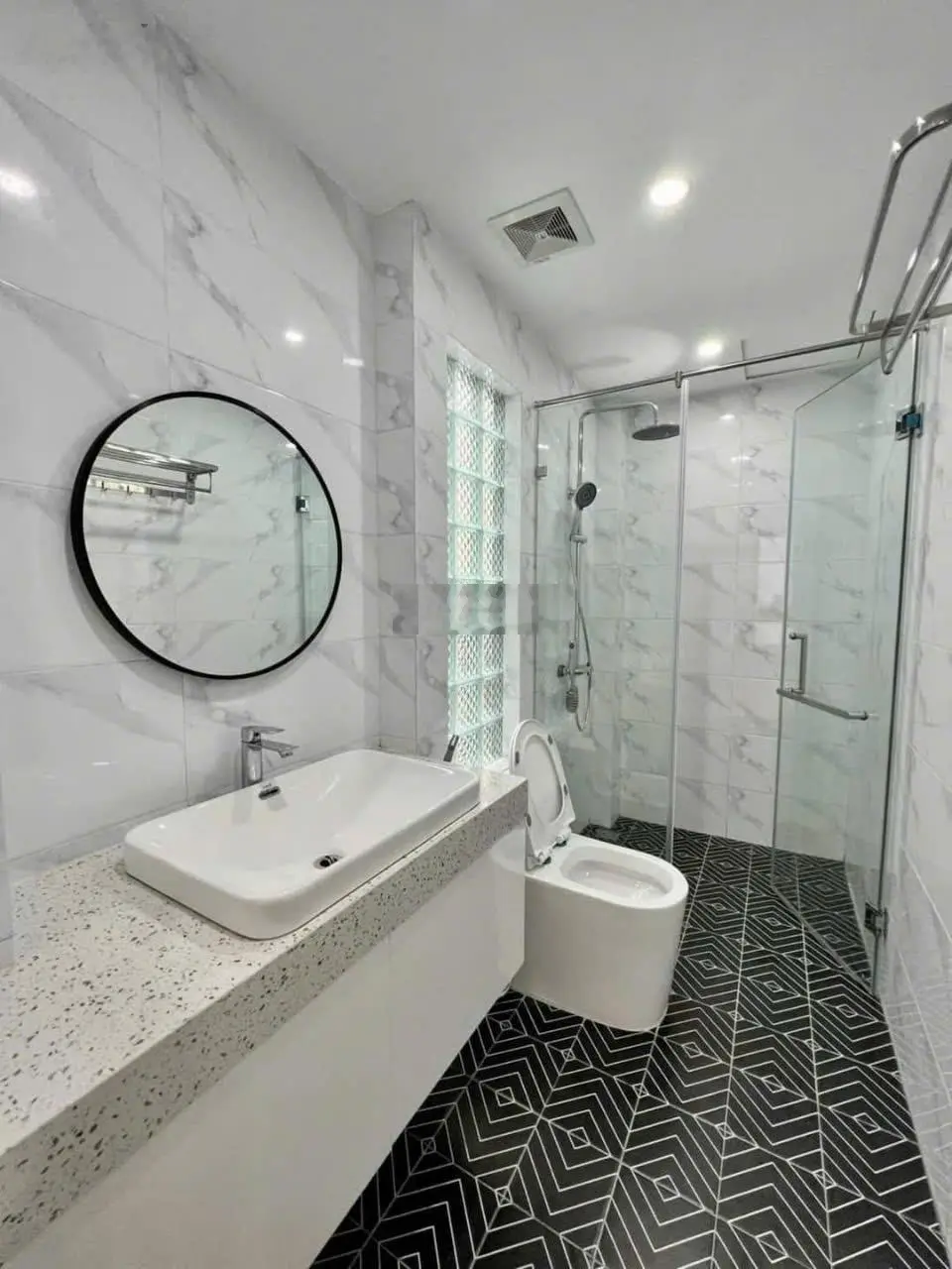 Hiếm, bán nhà đức diễn xây mới 5 tầng, ngõ nông rộng, ô tô đỗ cửa, 35m 5.8 tỷ