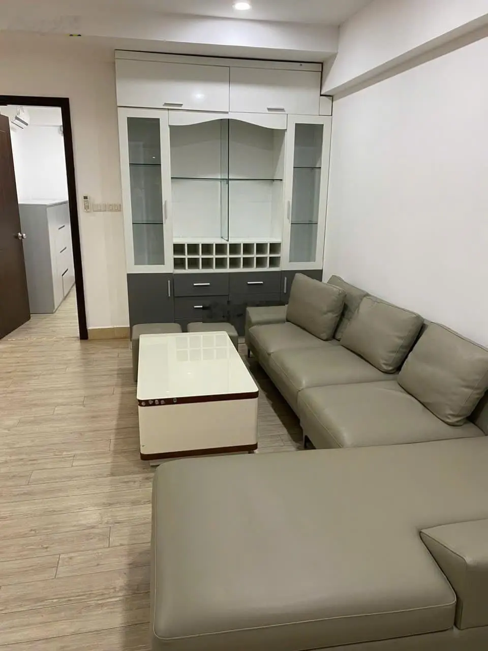 cần nhượng lại căn 3 ngủ 85,12m2 sổ đỏ chính chủ toà B1, B2 Hud2 Linh Đàm. Lh 0983 392 ***