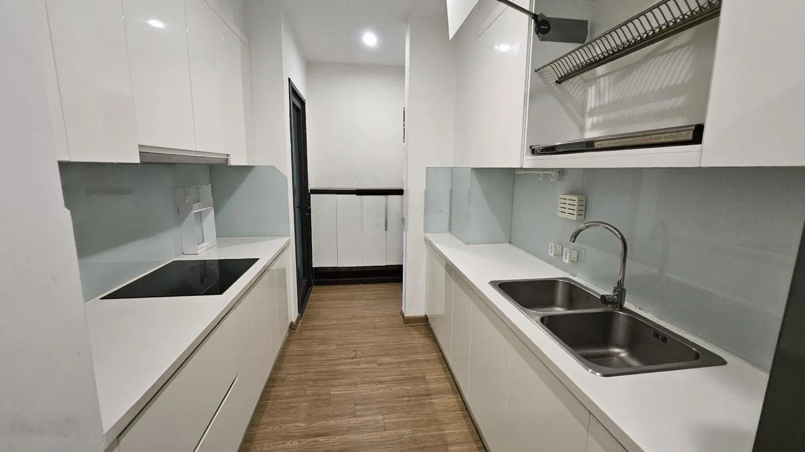 Bán căn hộ 3PN 105m2 view hồ Vinhomes Sky Lake. Giá 10.5 tỷ. LHTT: 0852 891 ***