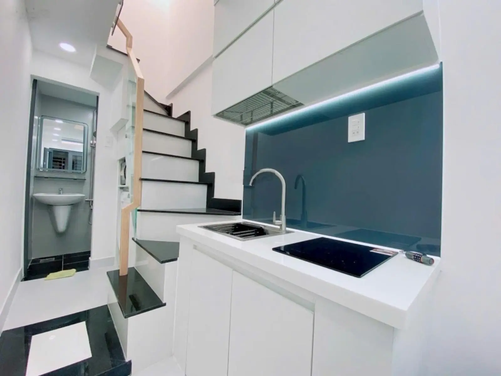 Bán nhà nhỏ phú nhuận dưới 2 tỷ huỳnh văn bánh dtsd 23m2 3 tầng hcđ