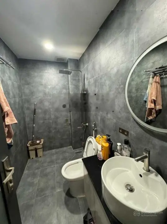 Nhà cần bán ở Bình Tân MT Võ Văn Kiệt DT 90m2 giấy tờ đầy đủ, SHR