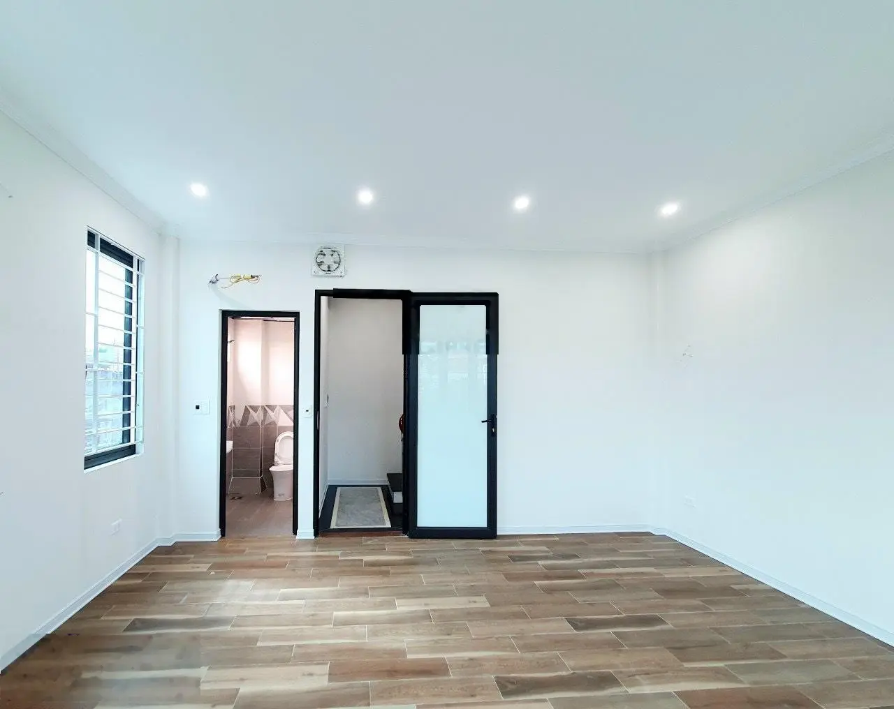 Nhà 30m2 x 5 tầng Tây Mỗ, ngõ thông, ô tô đỗ cổng, 60m ô tô dừng đỗ, giá 4.55 tỷ, lh 0988 175 ***