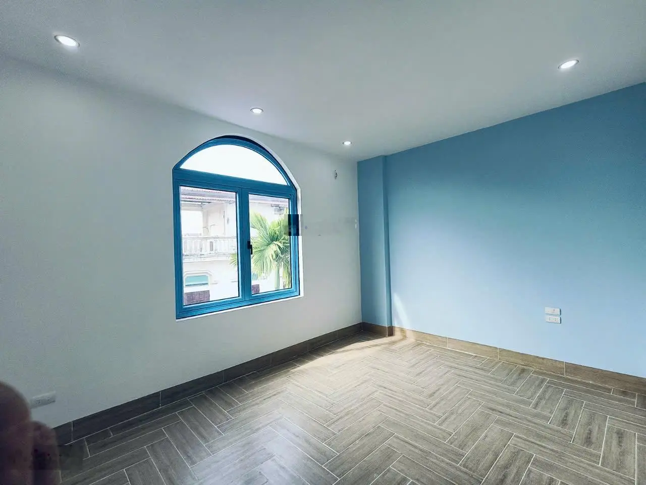 Bán căn 3tầng*45m2. Vị trí + thiết kế đẹp ngõ rộng, có sân riêng. Ô tô lùi tận cửa. Gần cầu Tân Phú