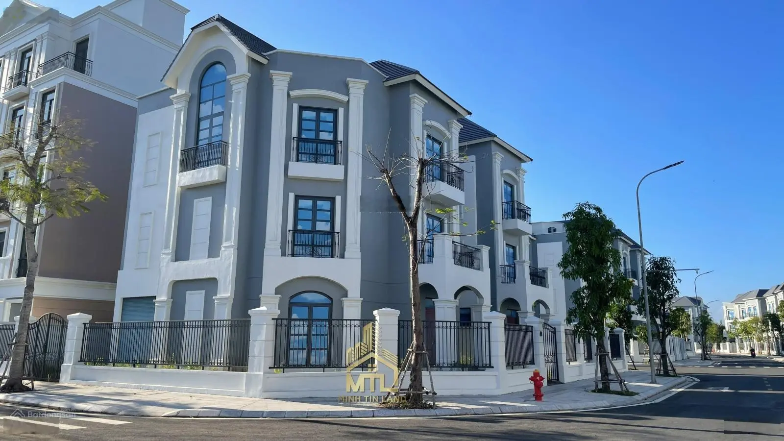 Bán nhà phố 120m2 đối diện công viên tại Vinhomes Grand Park giá chỉ 17 tỷ. LH 0828 030 *** Thiện