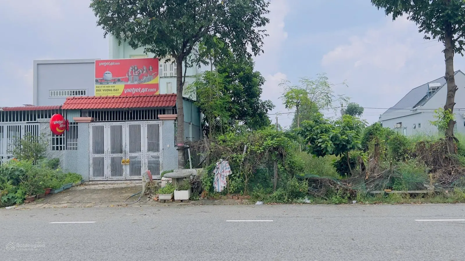 chính chủ bán nhanh 10m đất đường nhựa lớn , gần QL13 , dân cư đông