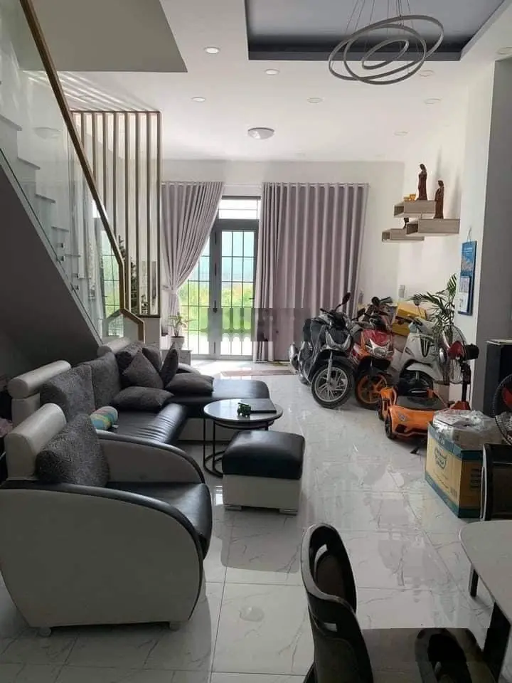 Tôi đang kẹt tiền bán nhanh nhà Trần Tuấn Khải, Quận 5 gần chợ Hòa Bình giá (TL) LH cô Oanh