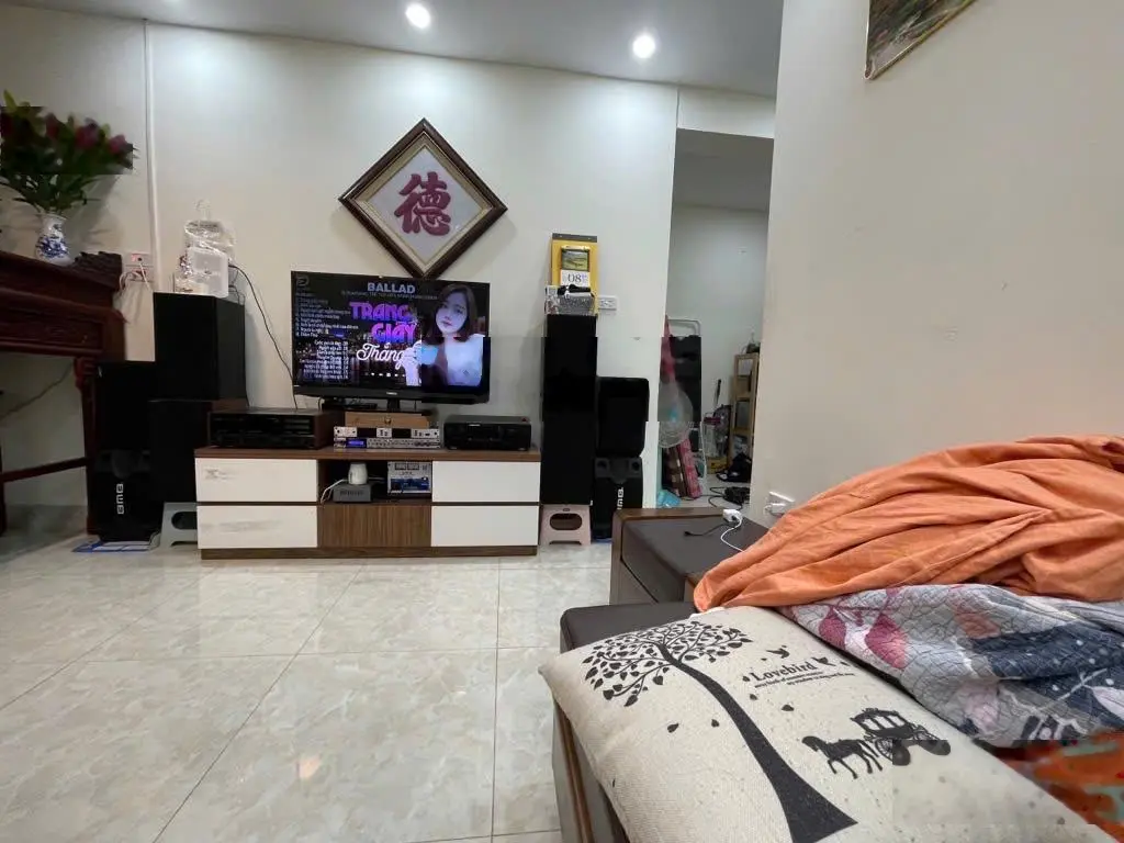 Bán căn hộ tập thể ngõ 16 Tây Kết DT 75m2 thiết kế 2PN, 2 WC giá chỉ 3.5 tỷ view đẹp