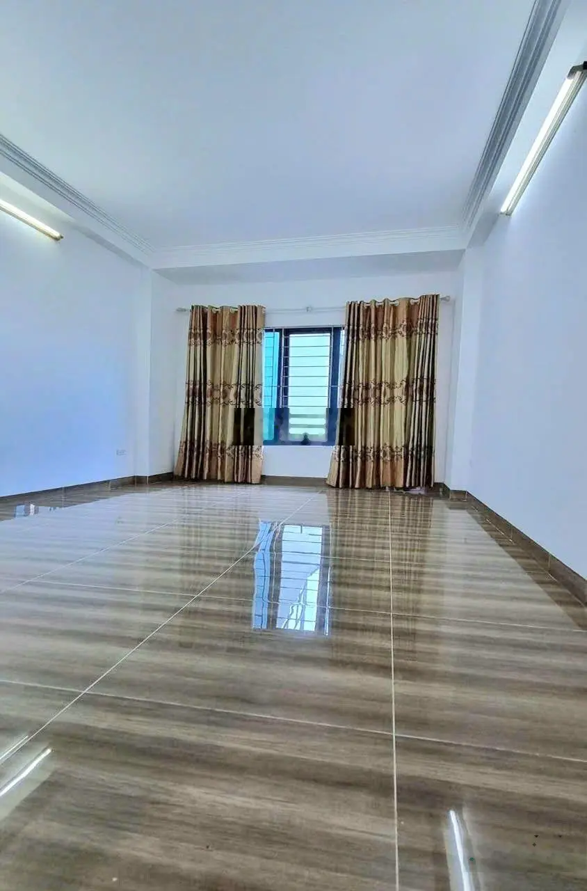 Bán nhà Phố Lụa Vạn Phúc ngõ nông gần ô tô. Chủ xây tâm huyết. Giá rẻ nhất khu vực. Chủ cần bán gấp