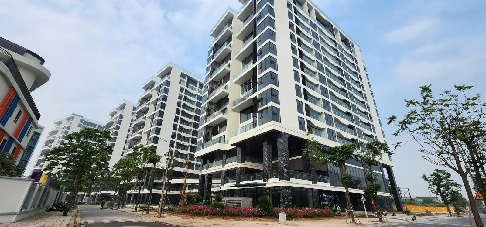 Chuyển nhượng căn hộ 1 ngủ 51m2 dự án Sunshine Green Iconic chuẩn bị bàn giao nhà Tháng 12/2024