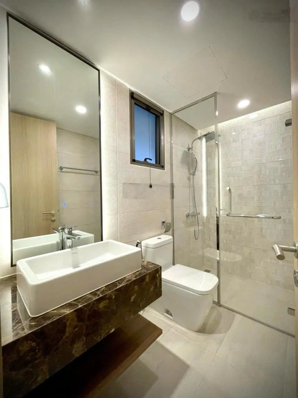 Bán nhanh căn góc 3PN, Midtown (M8), full nội thất, ô xe hơi hầm, đang có hơp đồng thuê ổn định.