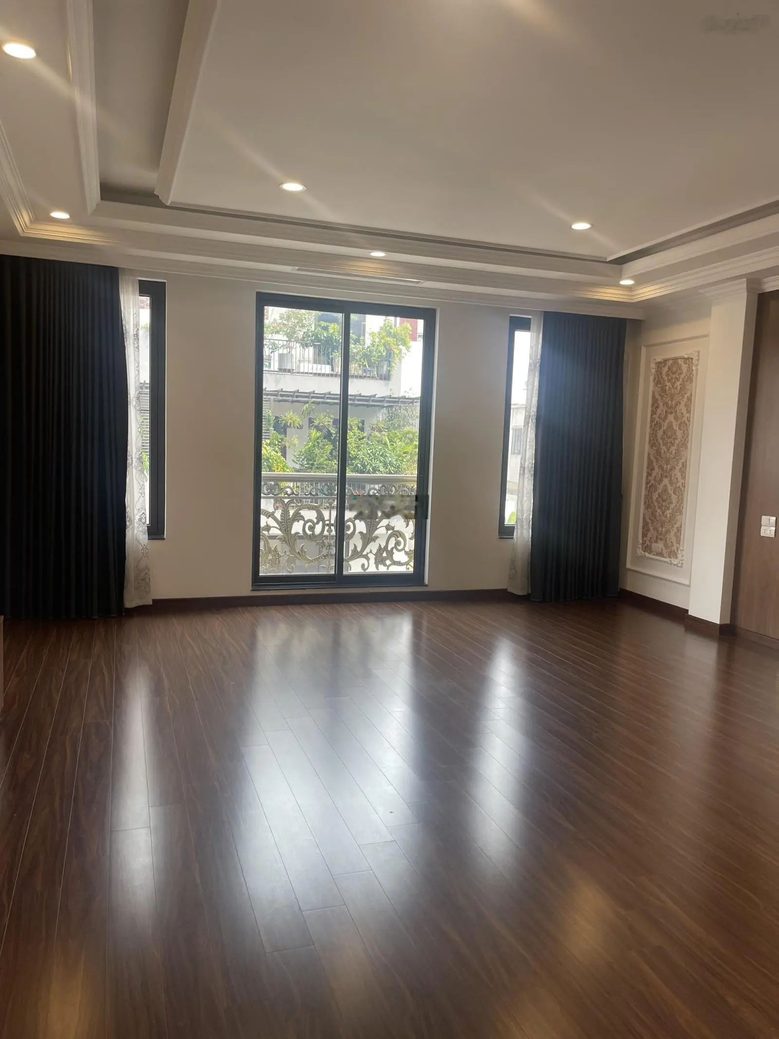 Bán toà nhà văn phòng 9 tầng tại phố Quan Nhân giá 30 tỷ sổ đỏ full nội thất thang máy êm ru
