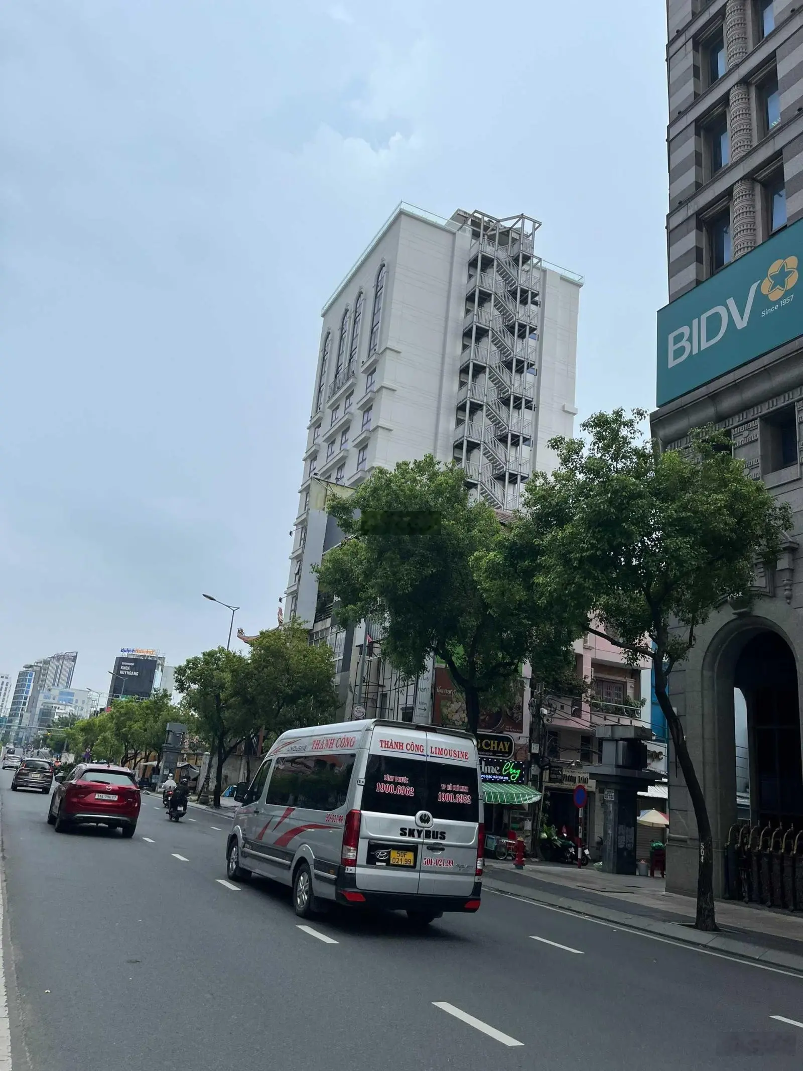 Bán nhà mặt tiền Nam Kỳ Khởi Nghĩa Q3. DT: 4.1 x 26m NH 4.8m. Hầm 7 tầng ST. HĐT 150tr. Giá 39.9 tỷ