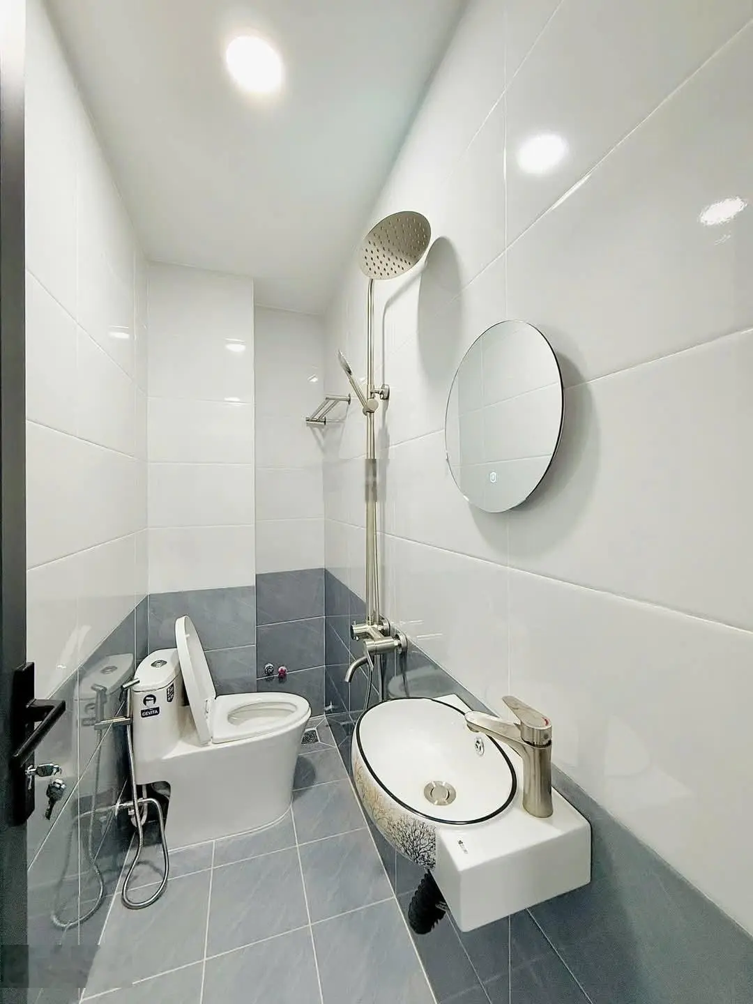 Cần bán gấp nhà đường 3/2, P10, Q10, cách bệnh viện Nhân Dân 300m giá 3tỷ280 DT 82m2, còn HĐ thuê