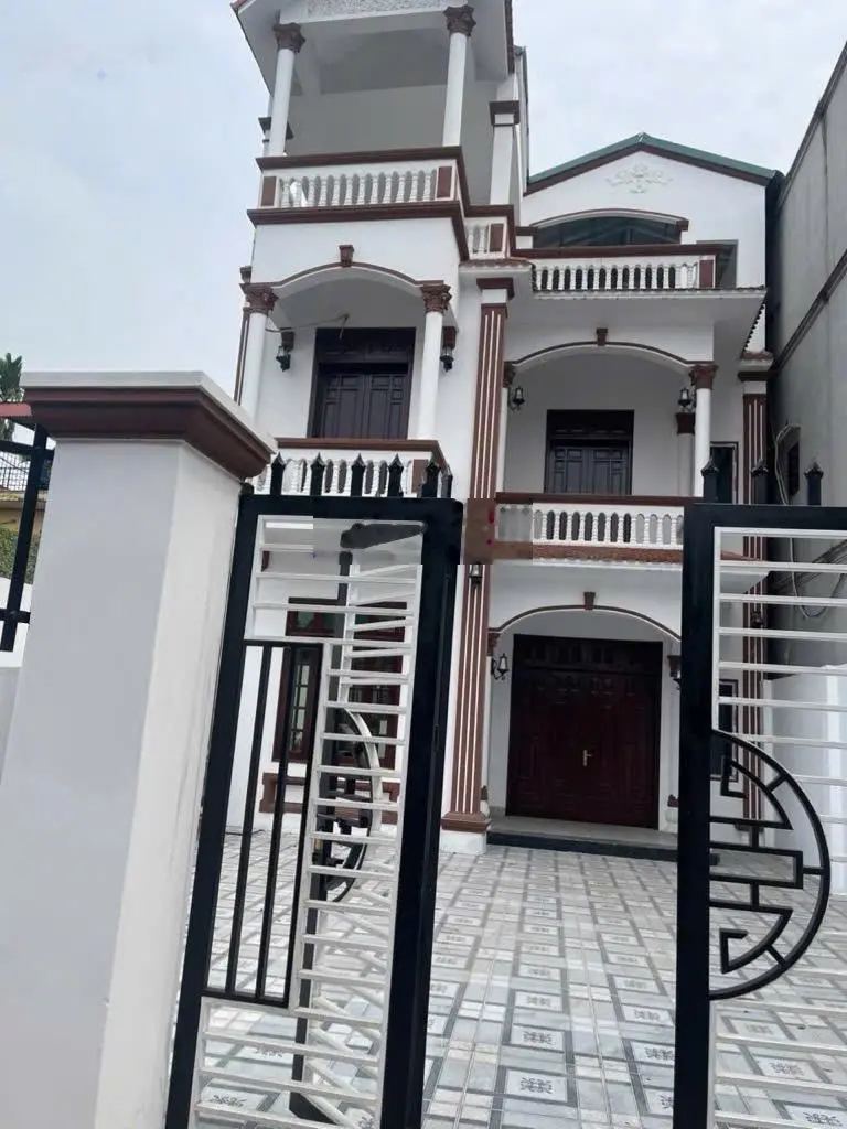Biệt thự sân vườn vip nhất ngọc thuỵ -gara oto - hàng xóm toàn tây -150m-9,9 tỷ