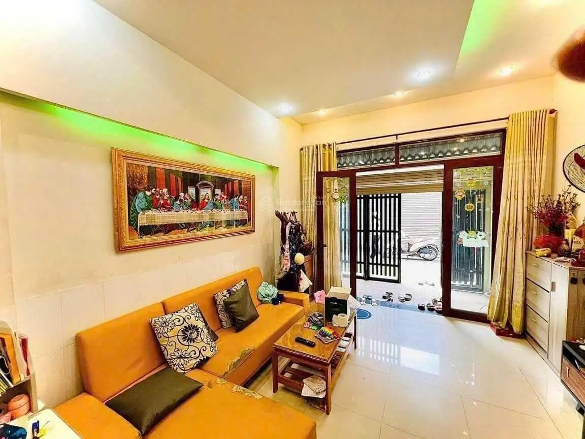 Hàng ngộp - Nhà 3 lầu đường 5m khu dân chí, gần Hoàng Diệu 2 trường ĐH Ngân Hàng